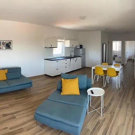 Daniela Family - Floor - New & Quite Location - Great Sea & Island View Apartament *